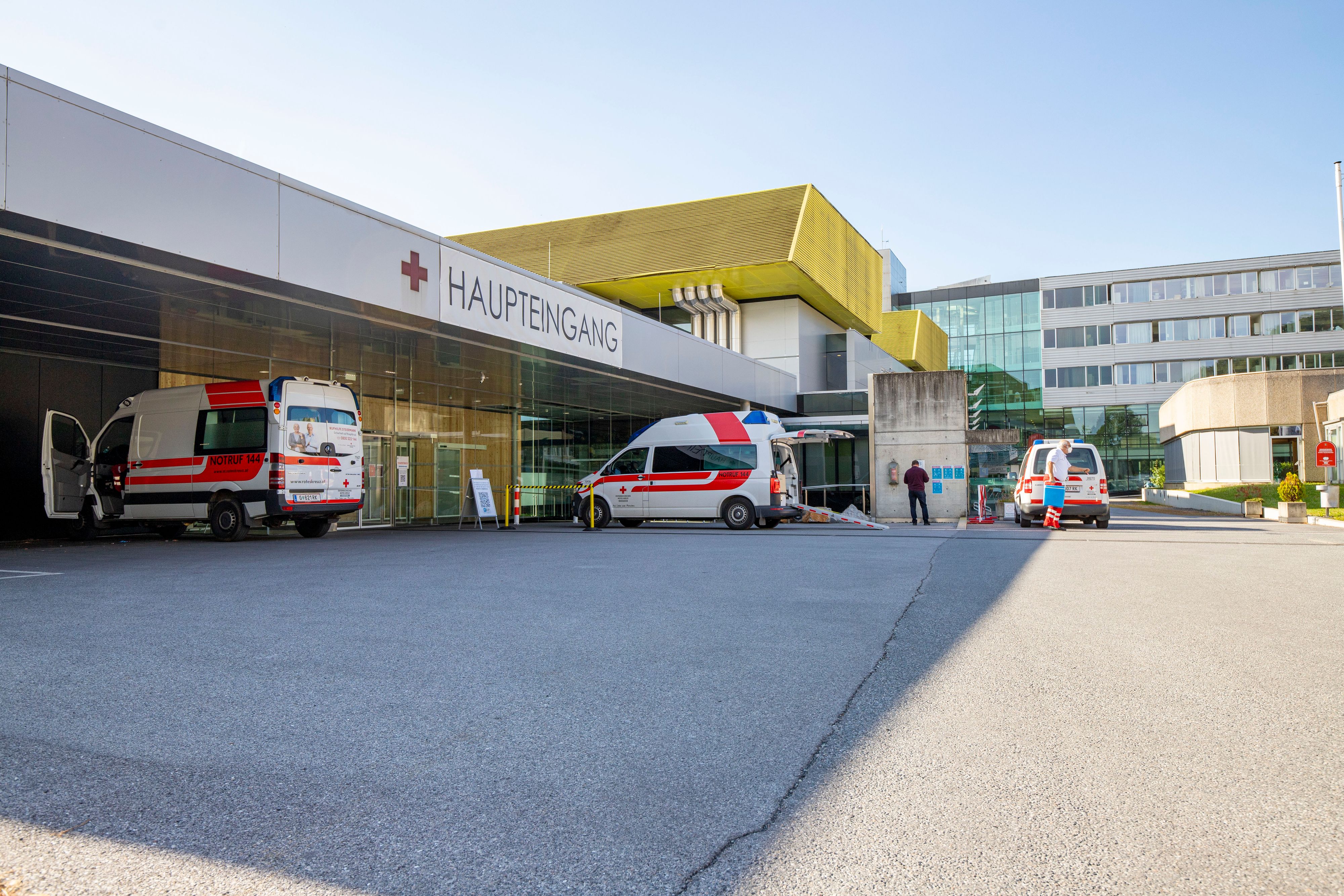 Der verletzte Mann wurde in das LKH Graz eingeliefert.