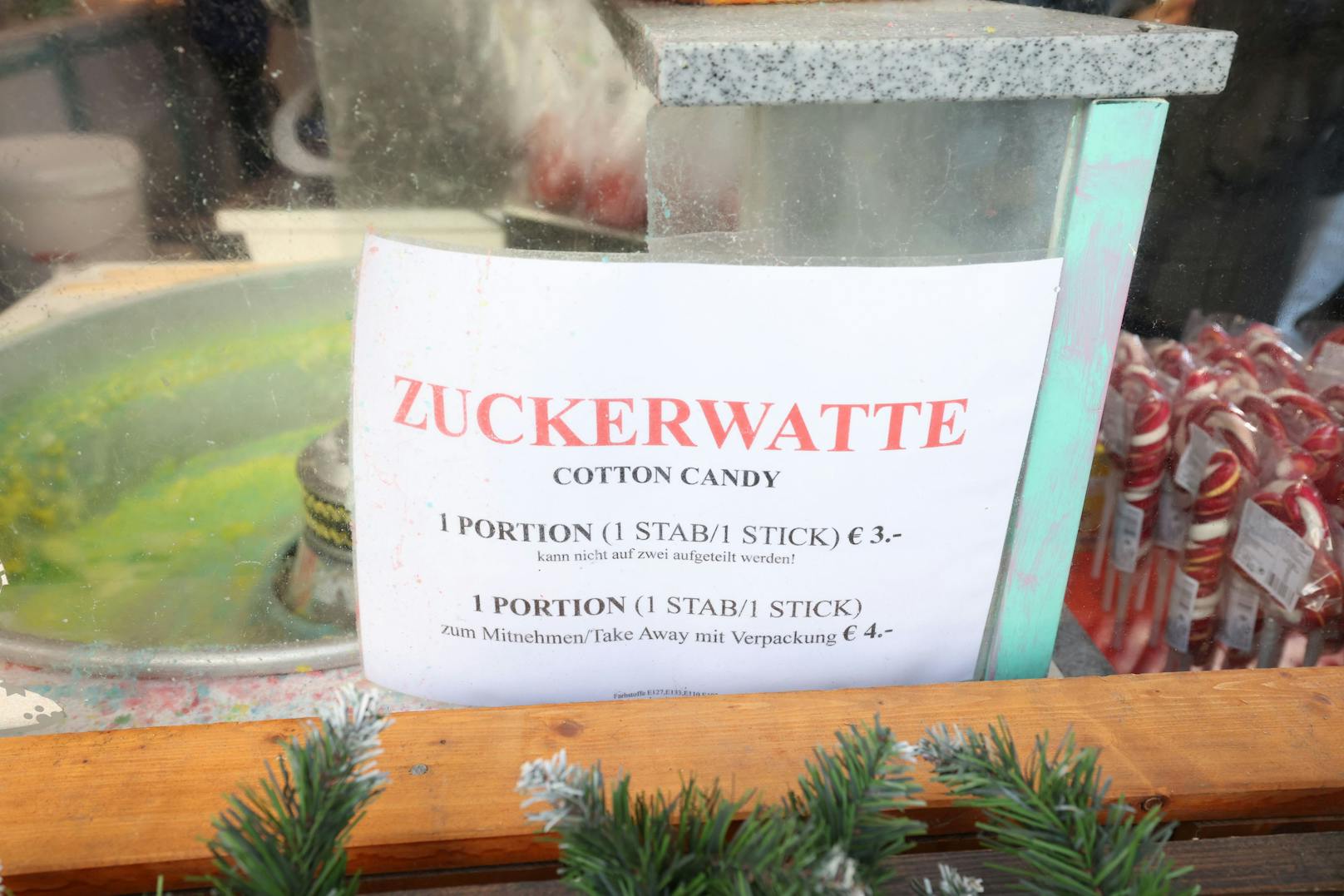 Sackerl für Zuckerwatte kostet bei Christkindlmarkt 1 €
