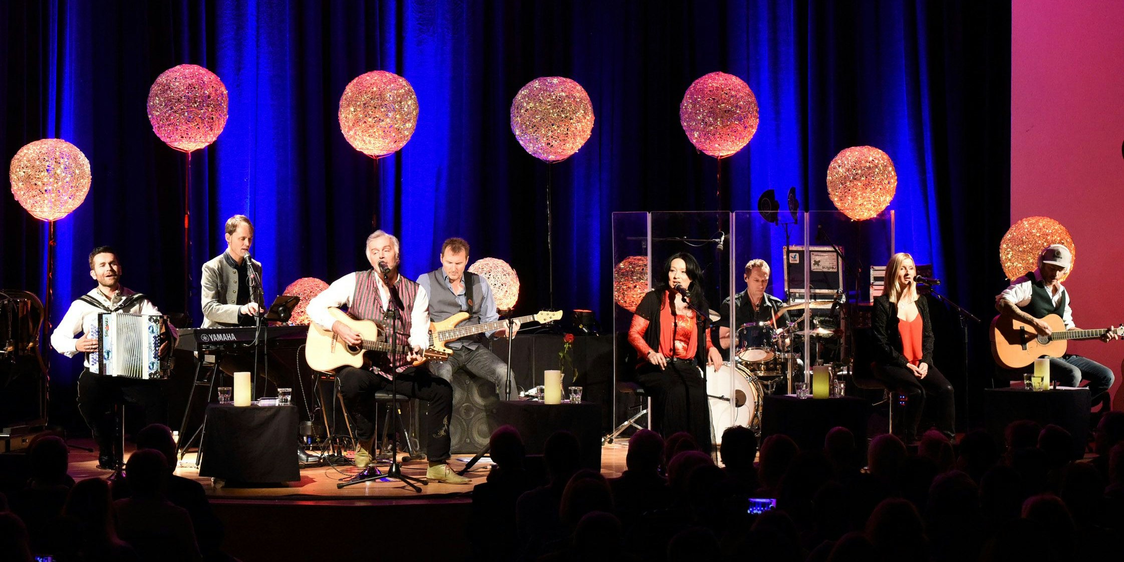 Sassy (links) und die übrigens Seer sitzen bei den Weihnachtskonzerten.
