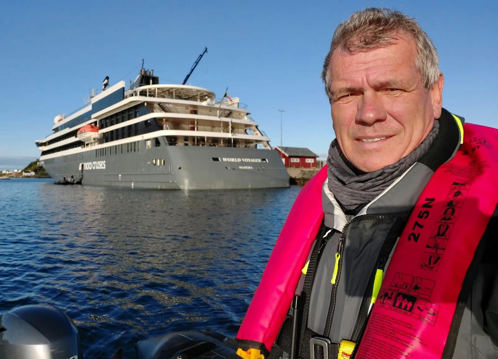 Der deutsche Dampfer "World Voyager mit Wiener Wolfgang Pröhl an Bord fand die havarierte Jacht.