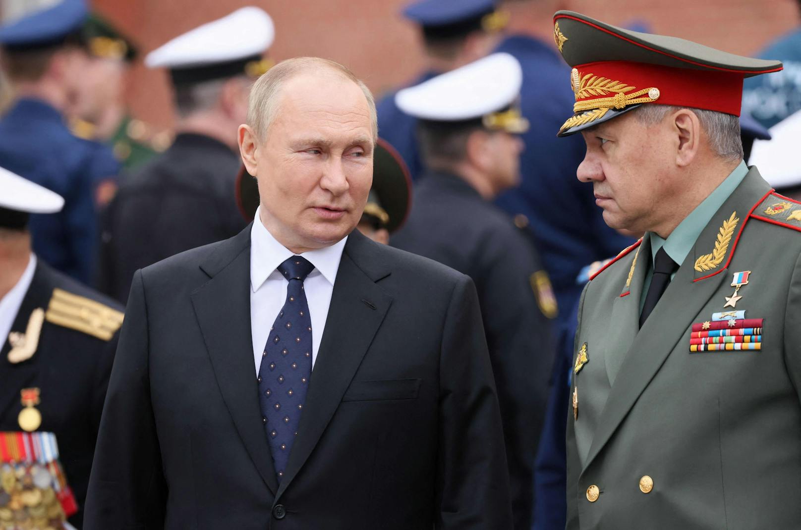 Wladimir Putin und Verteidigungsminister Sergei Schoigu.