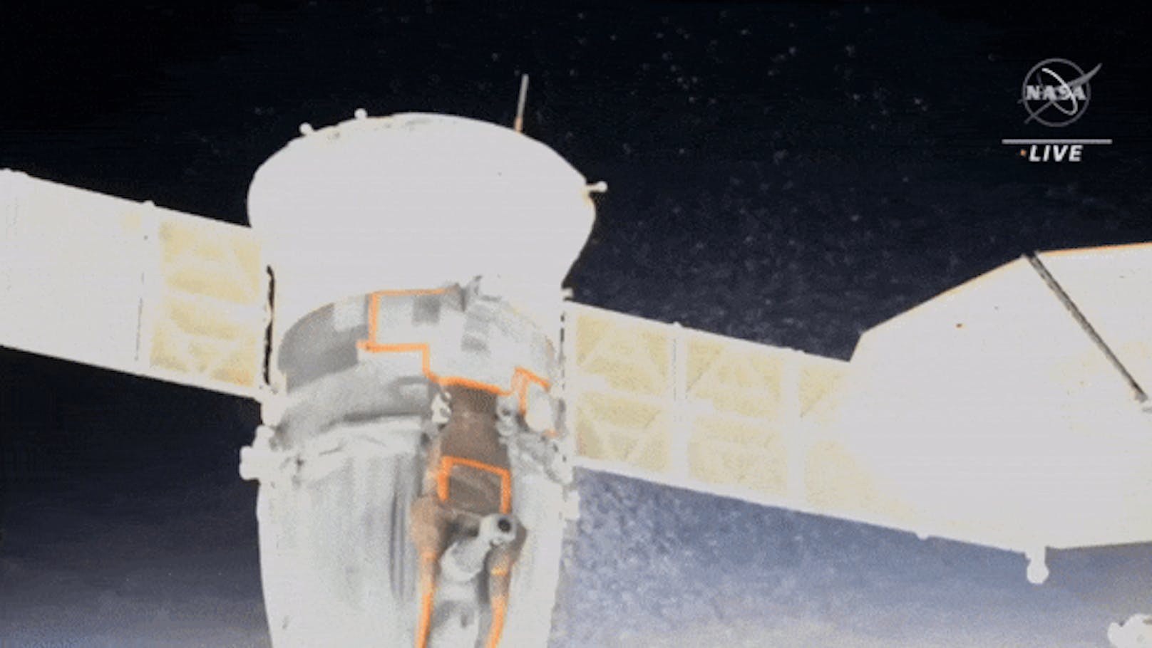 Aus dem Leck am russischen Sojus-Modul der ISS tritt seit Mittwoch Kühlmittel aus.