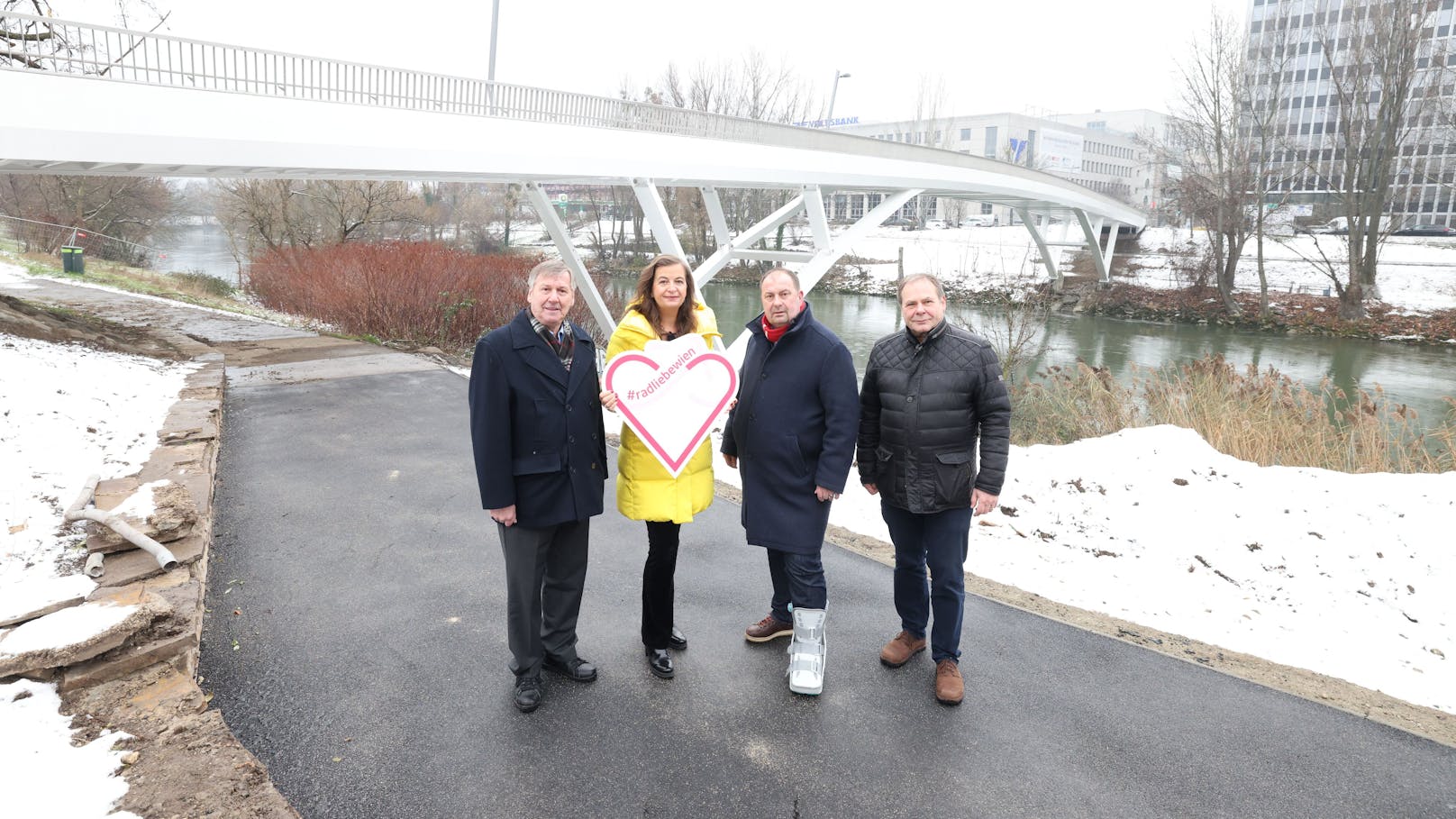 "Mehr Komfort für Fußgänger und Radfahrer", so Planungsstadträtin Sima zur neu eröffneten Donaukanal-Brücke.