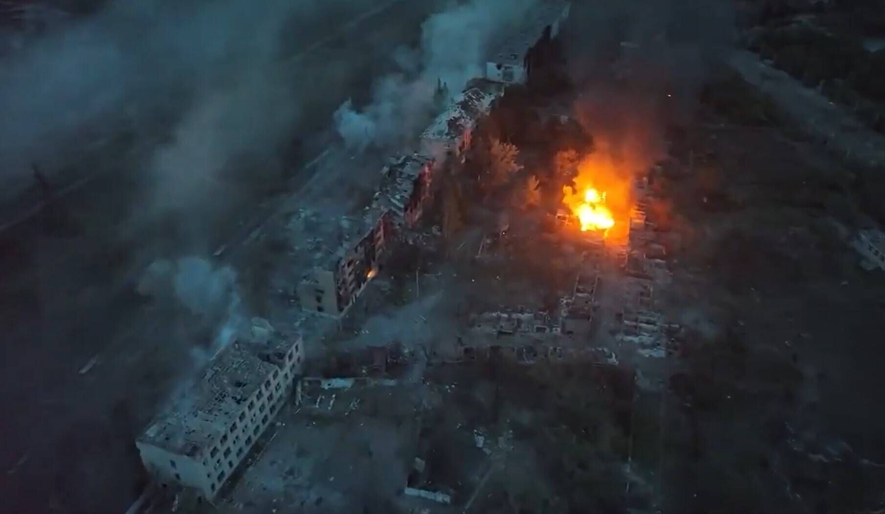 *VIDEO AVAILABLE: CONTACT INFOCOVERMG.COM TO RECEIVE** This drone footage, shared by the Armed Forces of Ukraine on Tuesday 20September2022, shows devastating strikes by Russian forces in the city of Bakhmut in the Donetsk region. Officials accused Russian forces of methodically destroying the city with strikes. An airstrike on Bakhmut, Donetsk region, overnight in the early hours of the morning hit an apartment block, with two people believed to be trapped under the rubble. At night, the Russians continued to fire actively in Donetsk and Horlivka directions. Around 01:00, the enemy launched an airstrike on Bakhmut and hit an apartment block. Three entrances to the building collapsed. Two people may be trapped under the rubble. R PUBLICATIONxNOTxINxUKxFRA Copyright: xx 51997249 