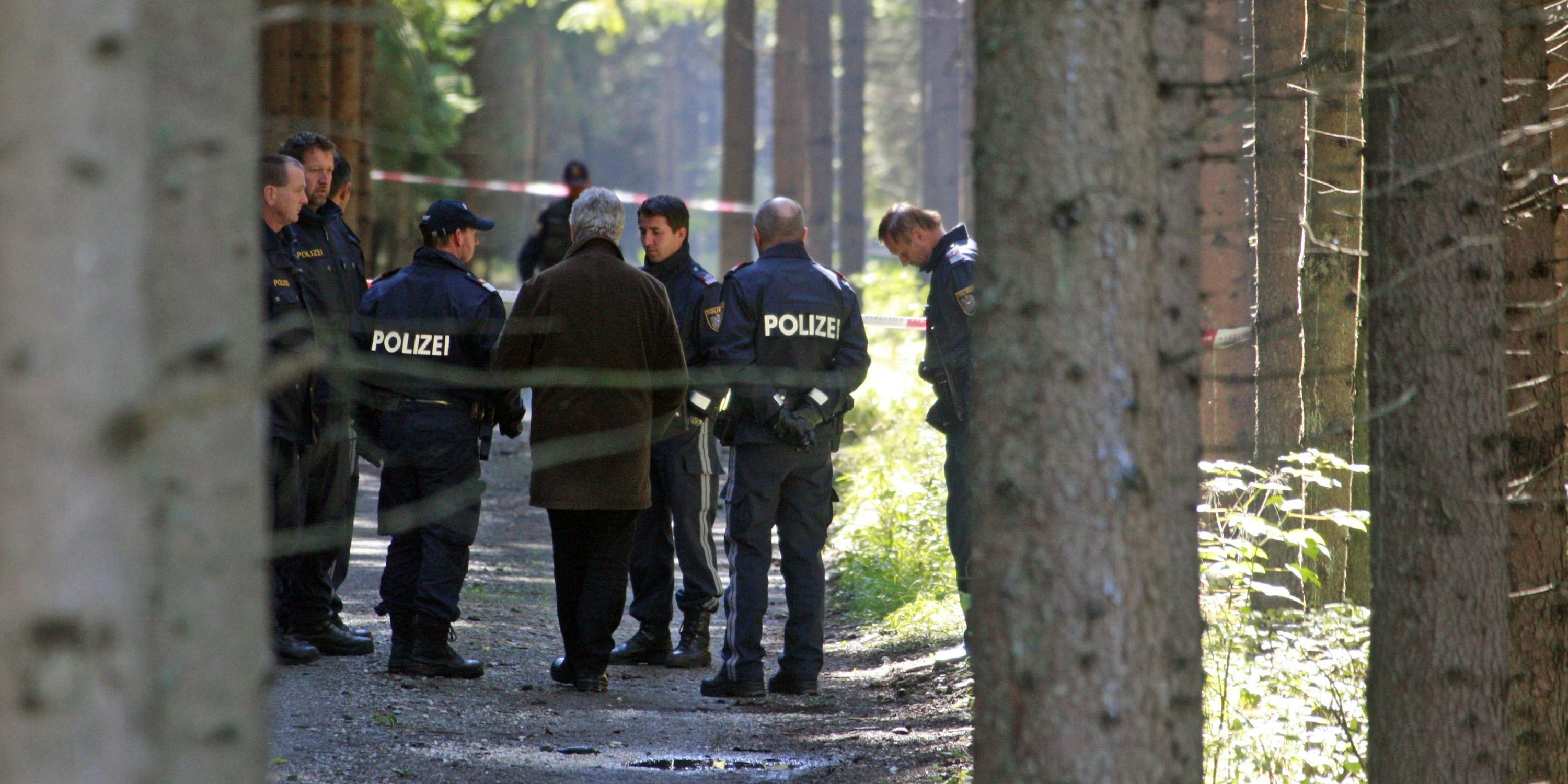 Die Polizei am Tatort im Jahre 2008.