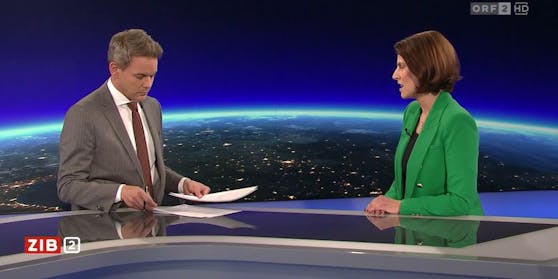 TV-Match in der ORF-"ZIB2": Moderator Martin Thür und Euopaministerin Karoline Edtstadler.