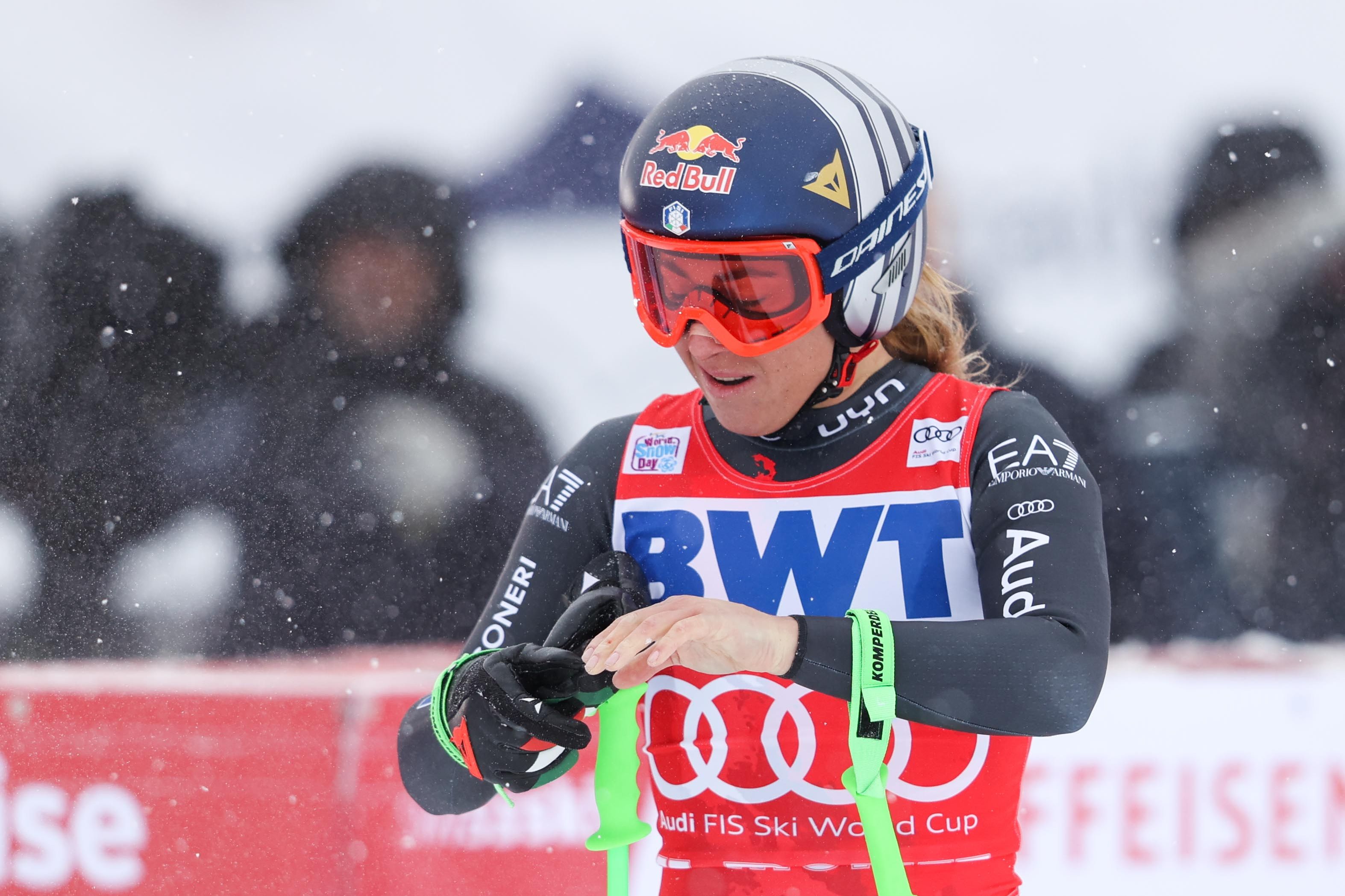 Sofia Goggia bei der Damenabfahrt in St. Moritz.