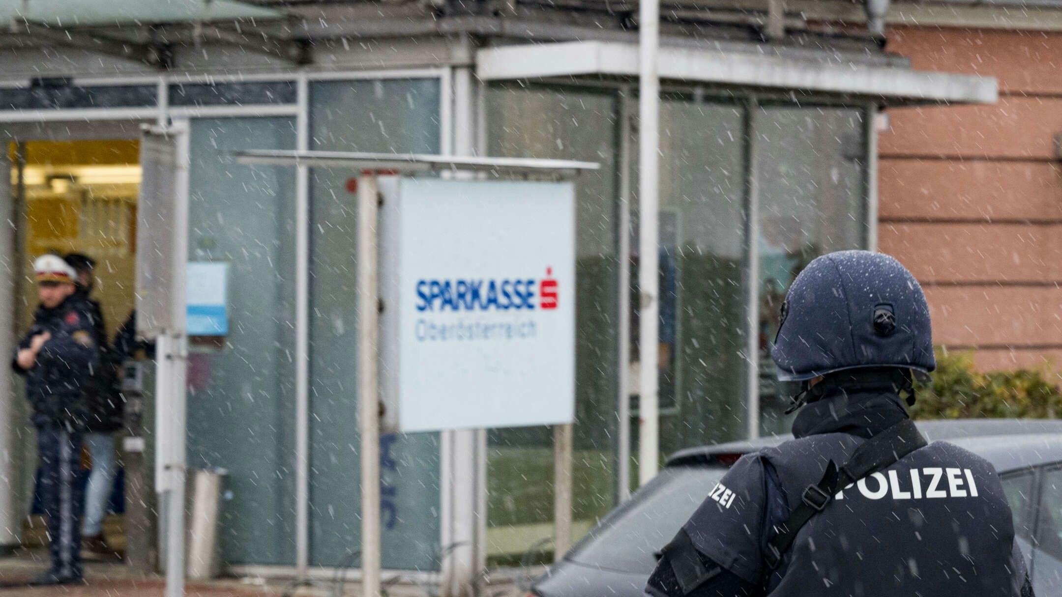 Die Bank in Leonding (Bez. Linz-Land) wurde am Freitagnachmittag überfallen.