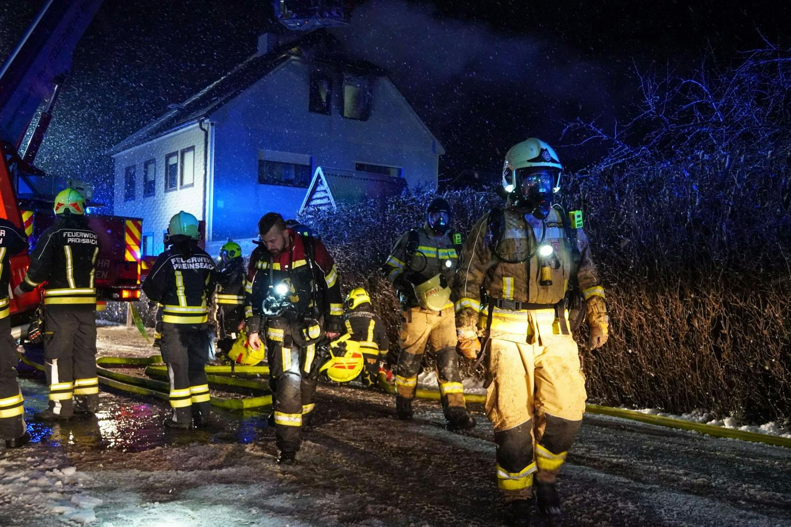 Verletzte bei Brand mit Explosion im Bezirk Amstetten