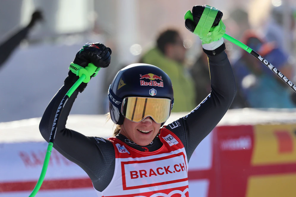 Sofia Goggia jubelt nach der Abfahrt von St. Moritz. 