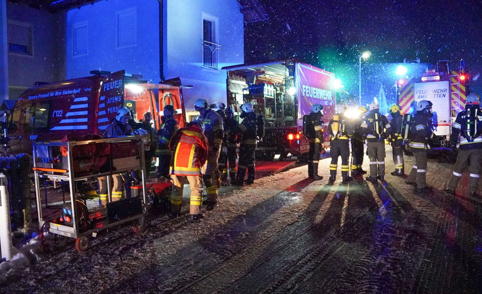 Zwei Jugendliche wurden bei dem Brand verletzt.