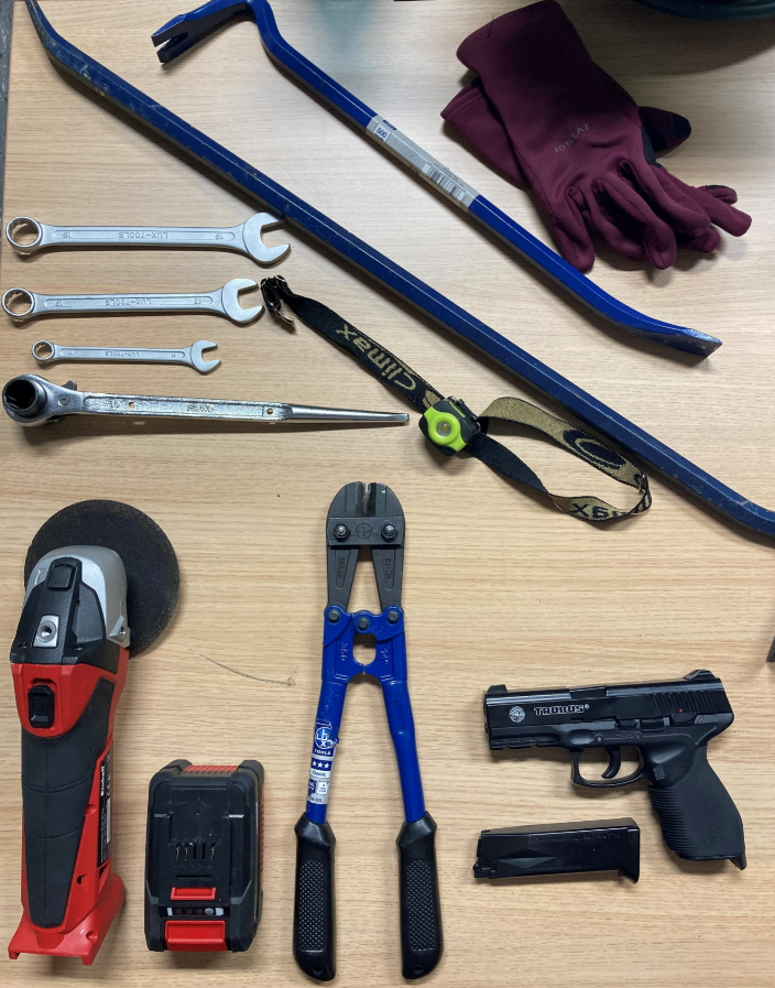 Die Tatwerkzeuge wurden sichergestellt.