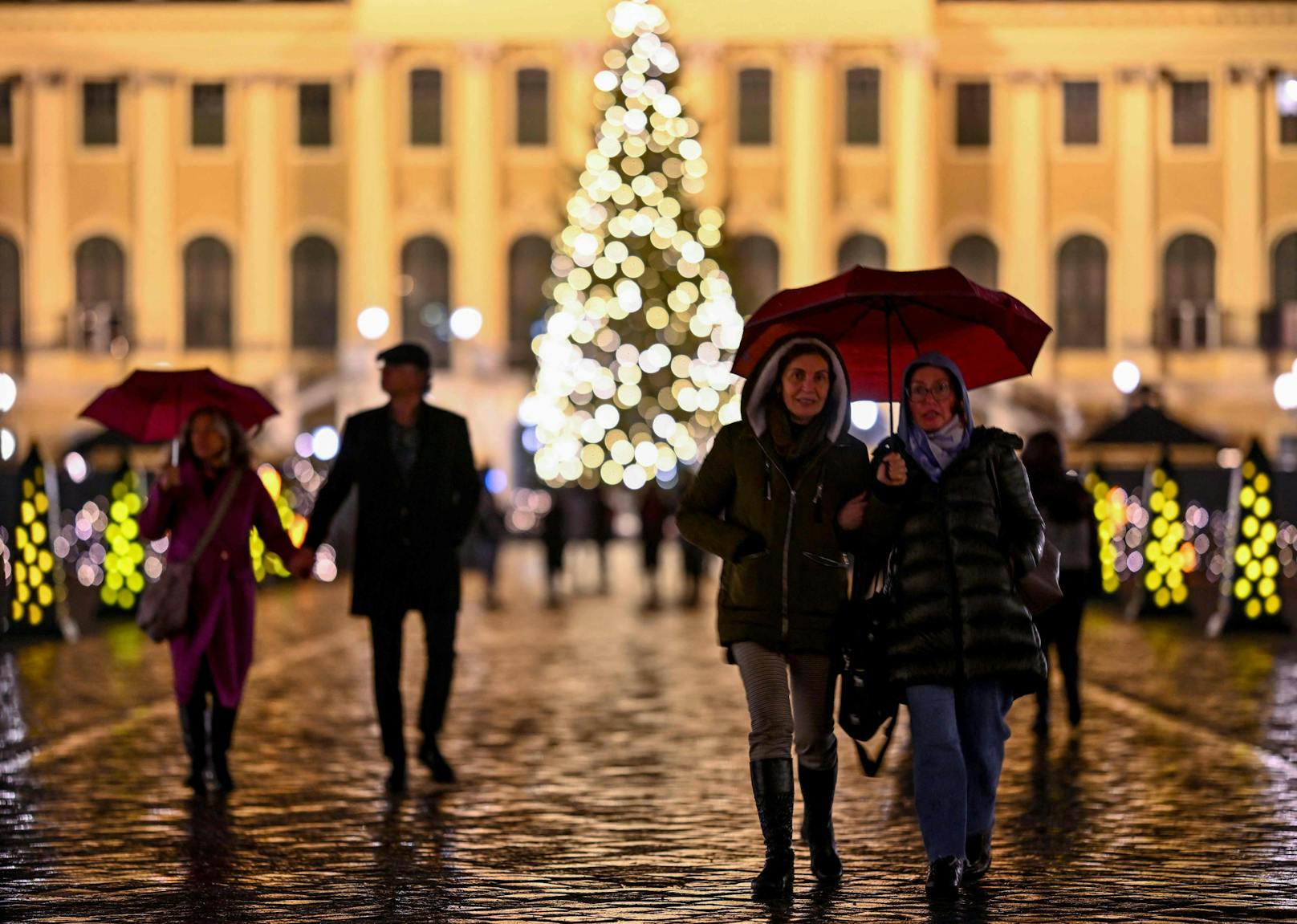 Regen statt Schnee, 13 Grad statt Frost: So wird sich der 24. Dezember in Österreich regional zeigen.