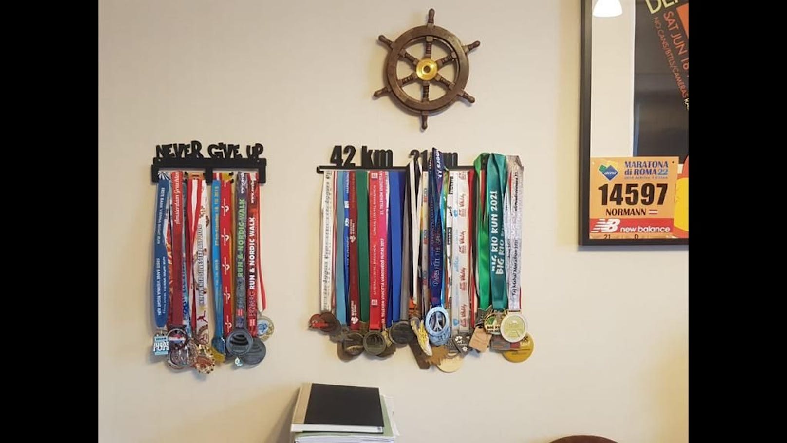 Die Sammlung von Normann Hofstätter nach 25 Halbmarathons und 4 Marathons.