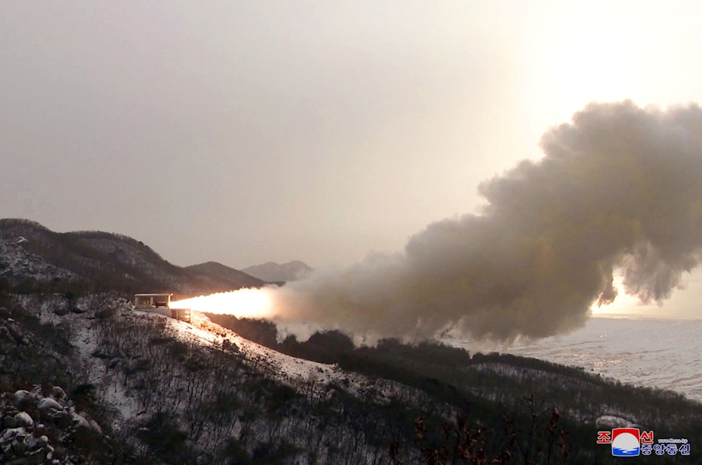 Erst vor wenigen Tagen hatte Pyongyang laut nordkoreanischen Staatsmedien einen Feststoffraketenantrieb «mit hoher Schubkraft» getestet.