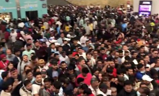 Die überfüllte U-Bahn in Doha