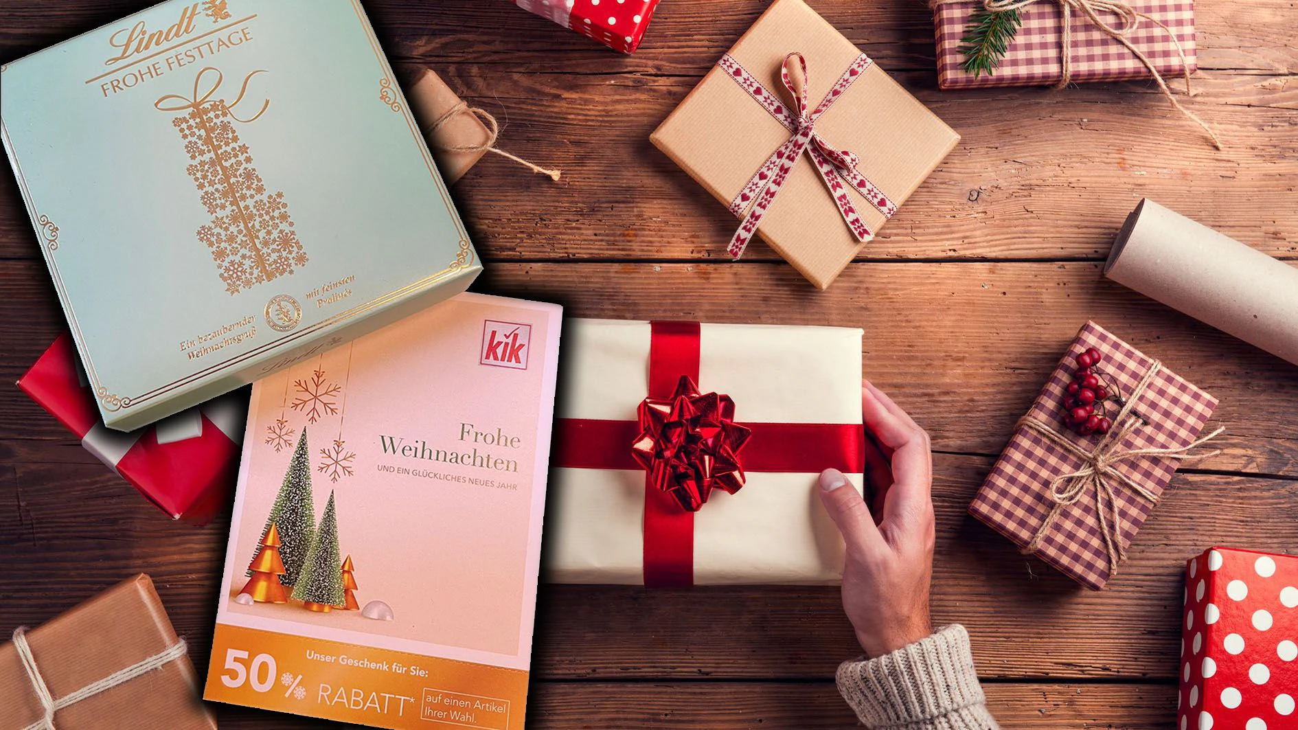 Die Mitarbeiterin wurde nicht zur Weihnachtsfeier eingeladen und bekam als "Wiedergutmachung" einen -50% Gutschein, sowie Pralinen. 