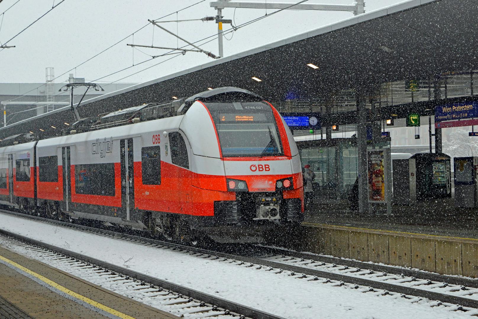 Am Dienstagvormittag ging nichts mehr bei den ÖBB in Linz. Eine Oberleitungsstörung legte den Zugverkehr lahm.