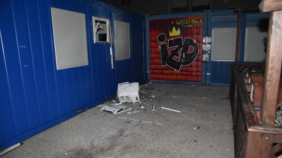 Die Klimaanlage wurde völlig zerstört.