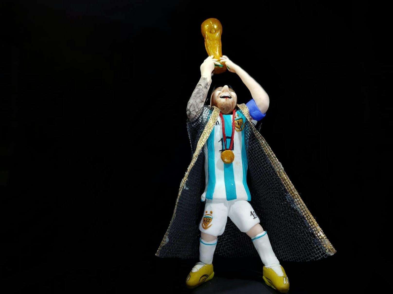 Den jubelnden Messi – inklusive Umhang und Pokal – kreierte Emmanuel P. aus Plastilin.