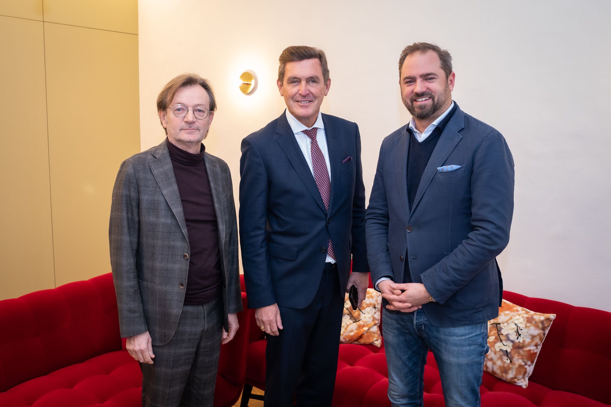Finanzstadtrat Peter Hanke (SP, m.) mit Gerhard Hirczi, Geschäftsführer der Wirtschaftsagentur Wien und NEOS Wien Wirtschaftssprecher Markus Ornig.