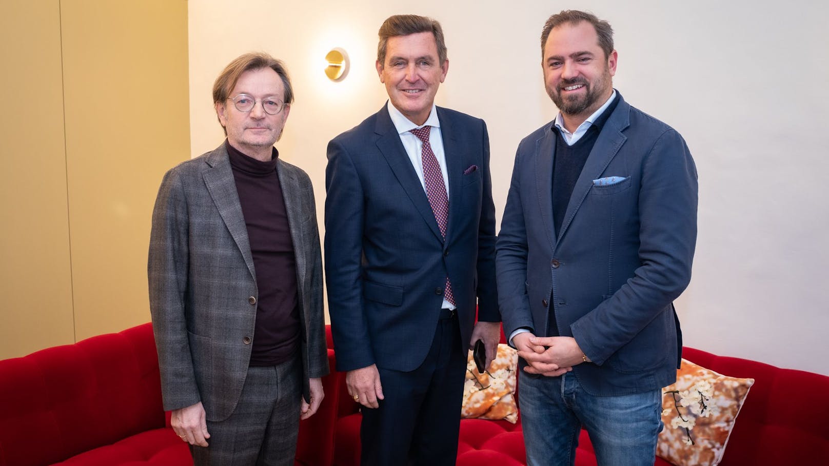 Finanzstadtrat Peter Hanke (SP, m.) mit Gerhard Hirczi, Geschäftsführer der Wirtschaftsagentur Wien und NEOS Wien Wirtschaftssprecher Markus Ornig.