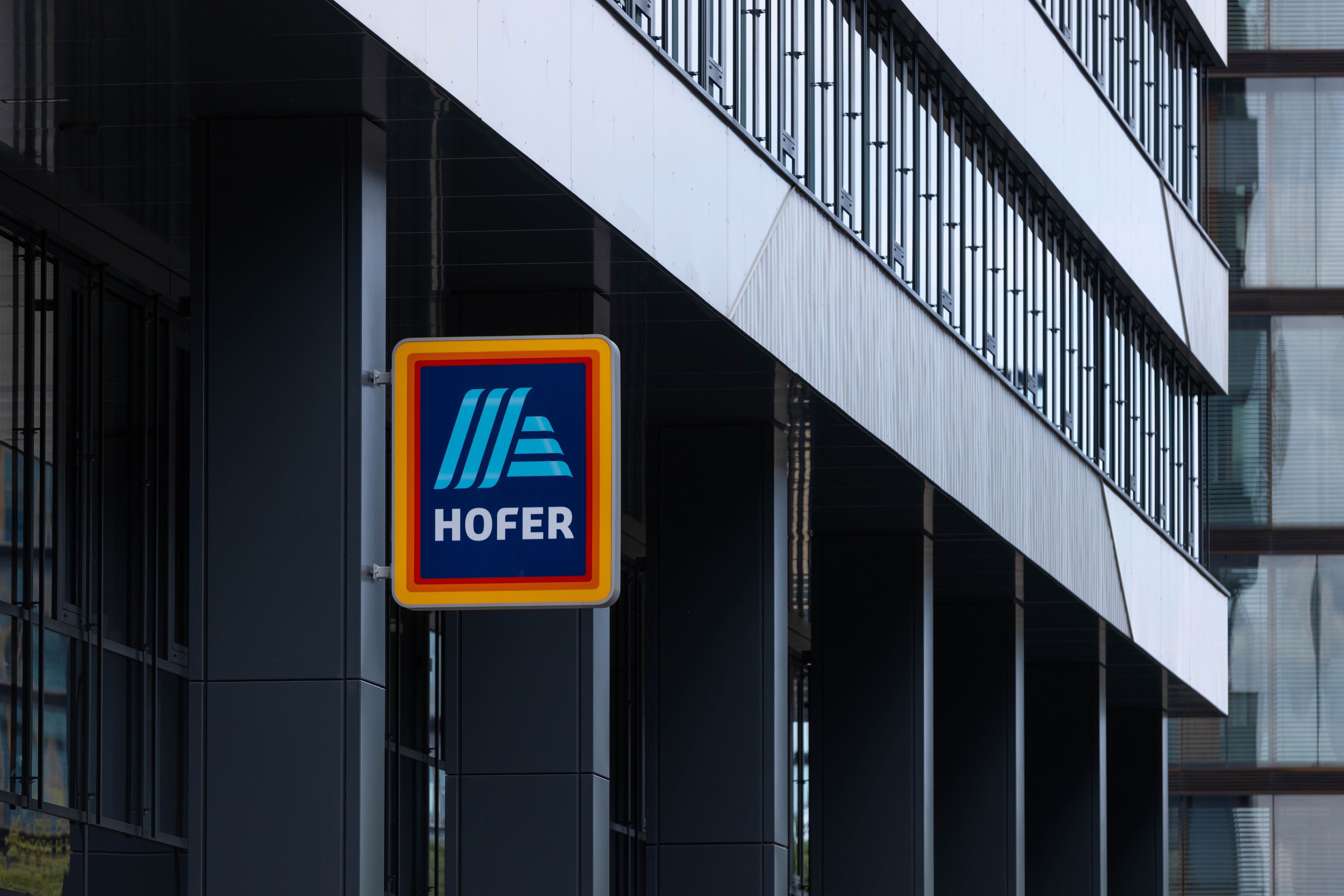 Hofer warnt seine Kunden vor dem Verzehr eines Produkts.