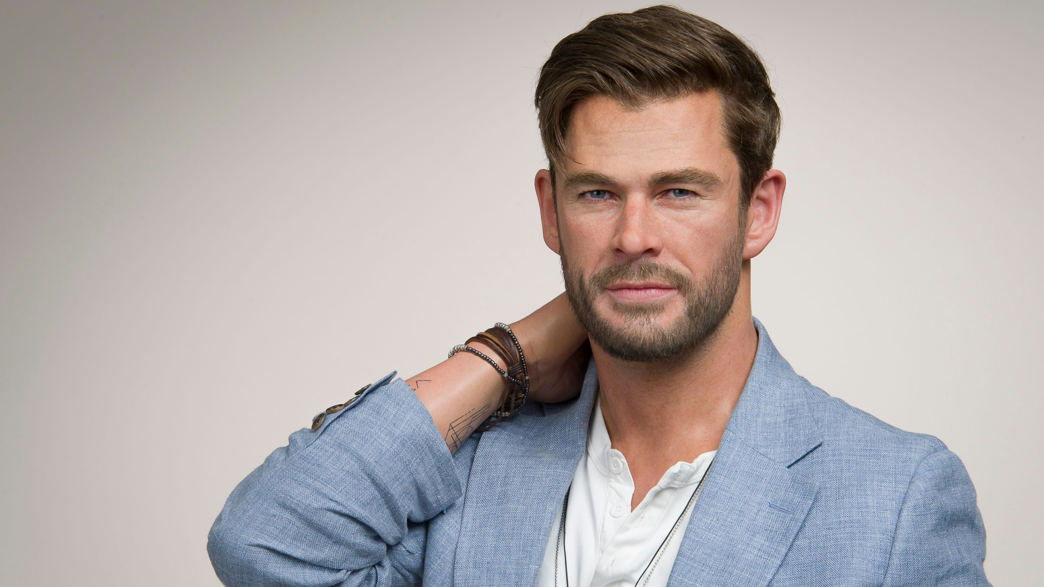 Die Augen wurden aus Acrylharz hergestellt, seiner echten Augenfarbe nachempfunden und individuell handbemalt.