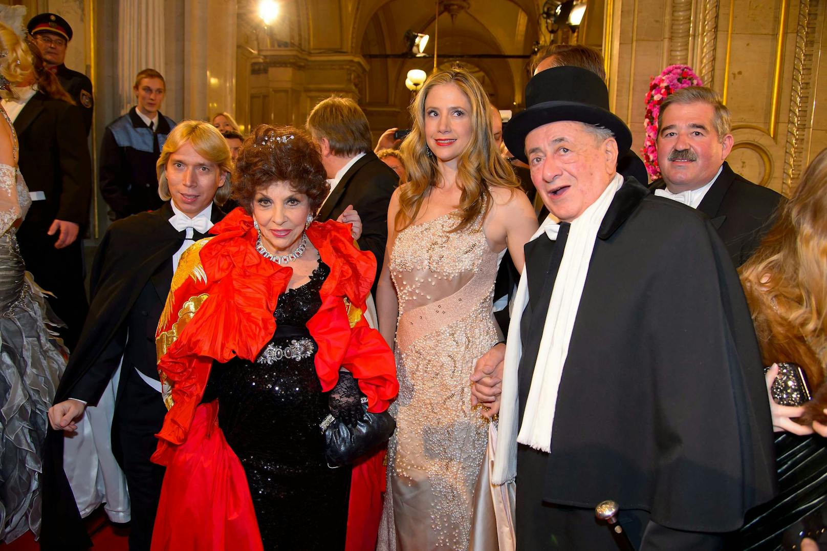 Mira Sorvino und Gina Lollobrigida waren 2013 die Gäste von Lugner.