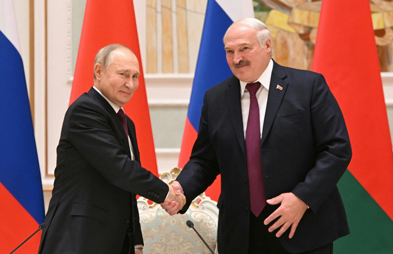 Das hat Lukaschenko aufgrund der instabilen innenpolitischen Lage in seinem Land bislang auch erfolgreich vermieden.