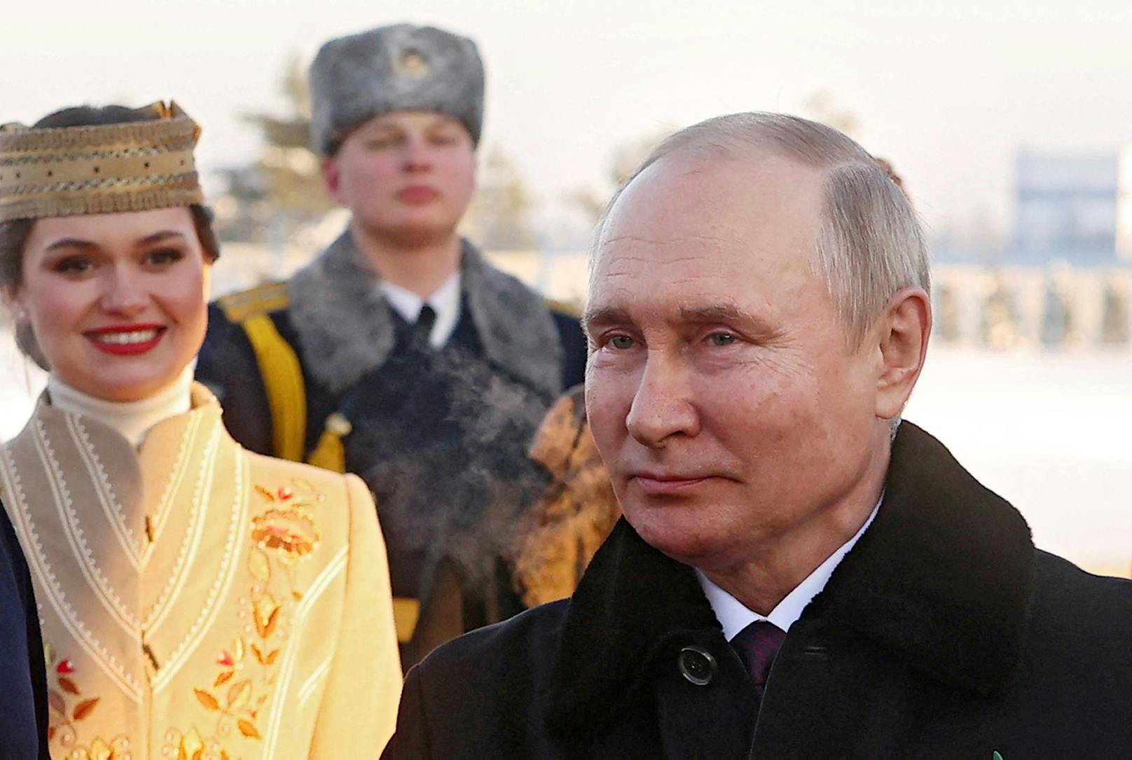 Wladimir Putin ist am 19. Dezember 2022 zum ersten Mal in drei Jahren <a target="_blank" data-li-document-ref="100244995" href="https://www.heute.at/g/moegliche-einsaetze-neue-nuklear-ansage-von-putin-100244995">persönlich nach Weißrussland gereist</a>.