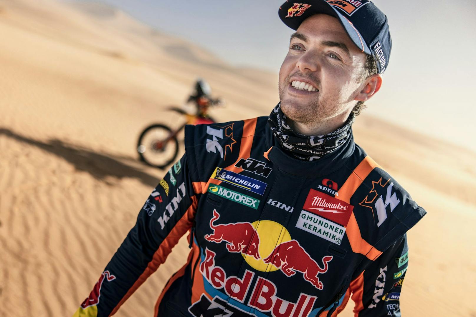 Aufbruch in die Wüsten-Rallye! KTM-Ass Matthias Walkner startet zum neunten Mal bei der Dakar – mit einem besonderen Helm.
