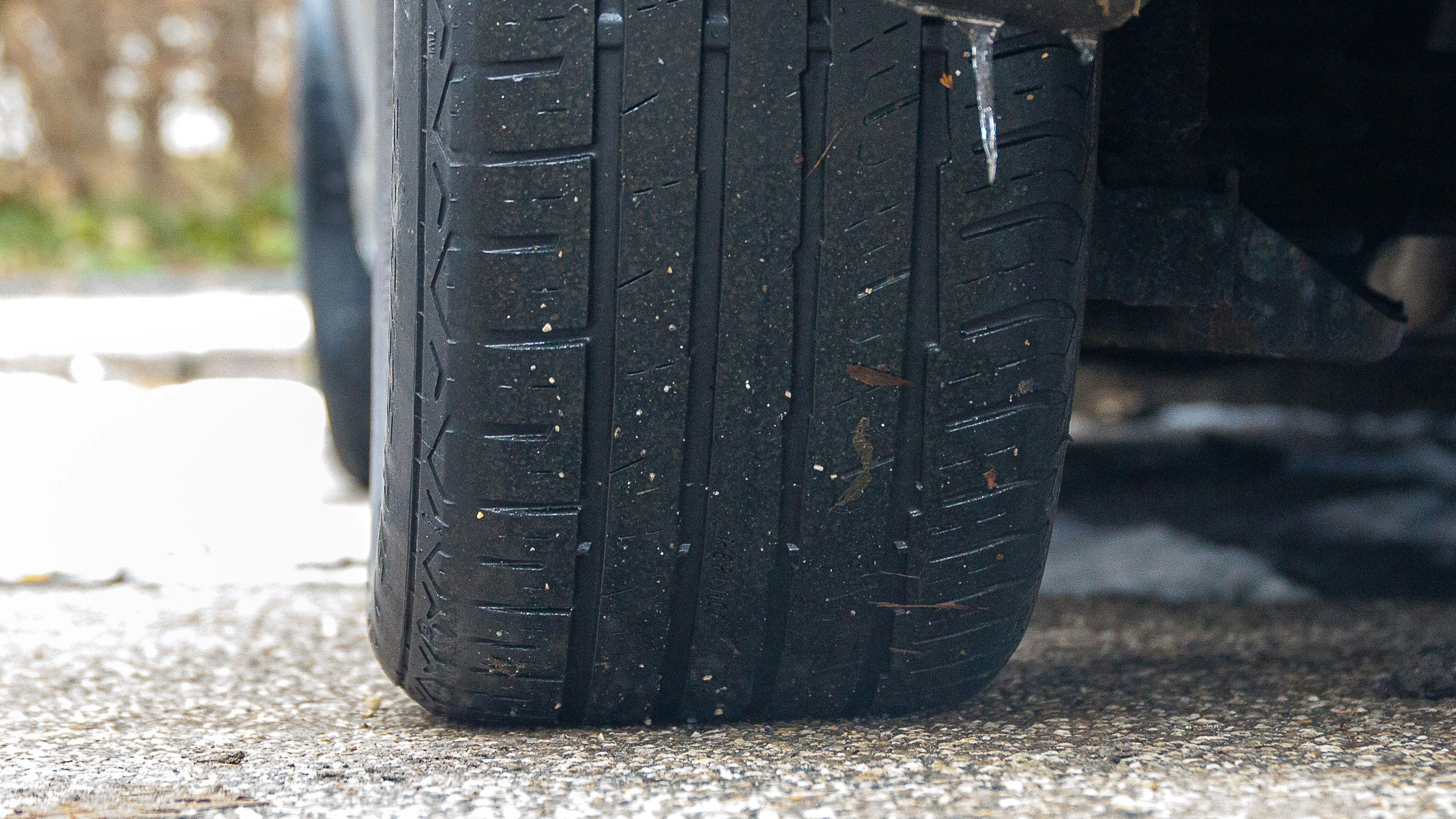 Dieser Lenker ist gefährlich unterwegs.