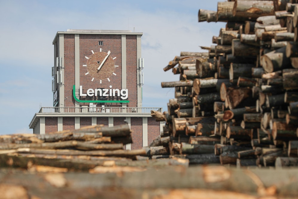 Traurige Botschaft vor Weihnachten: Der Faser-Hersteller Lenzing baut Dutzende Jobs ab.
