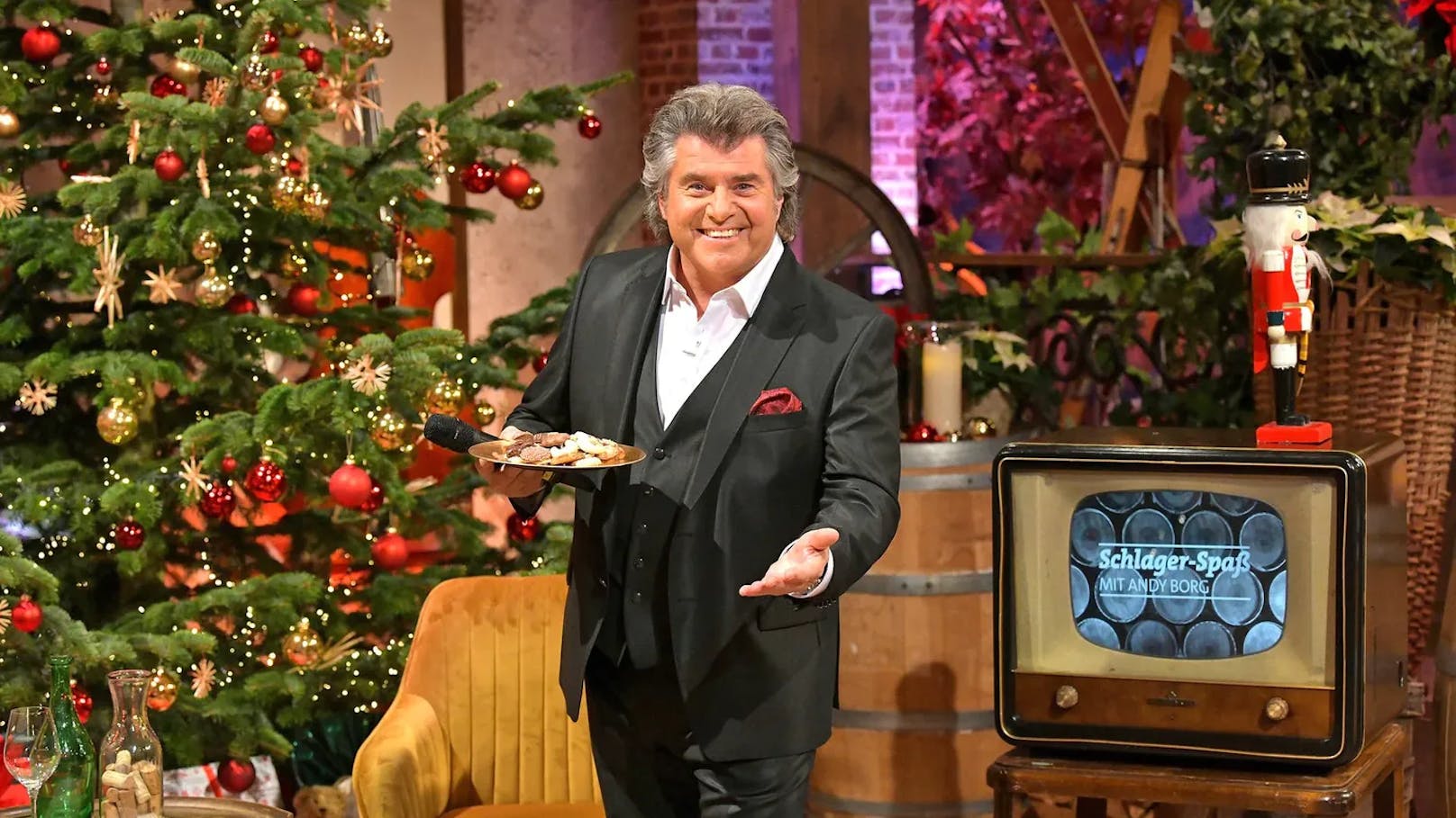 Am Heiligabend begrüßt Andy Borg die SWR-Zuschauer aus seiner festlich geschmückten Weinstube zu "Weihnachten mit Andy Borg".