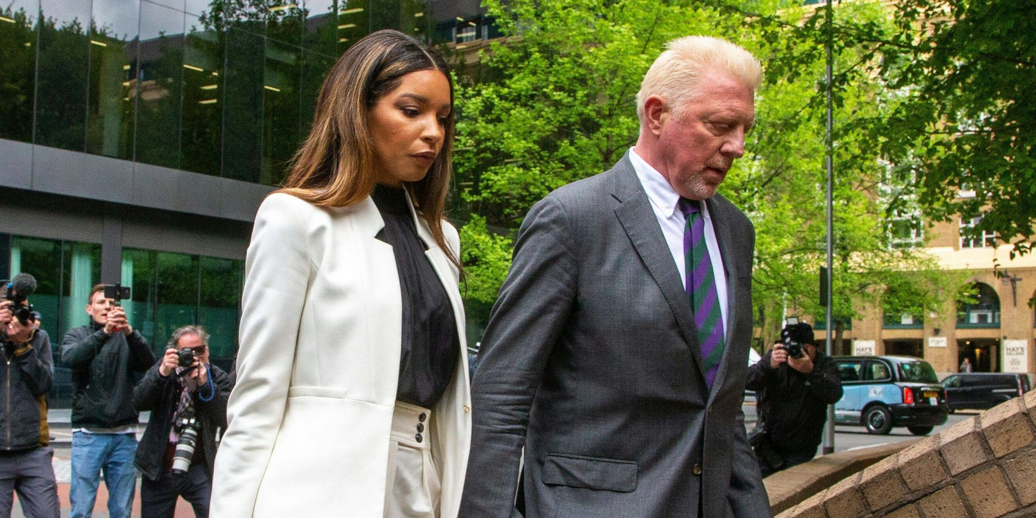 Boris Becker (r.) mit Freundin Lilian - vor dem Haftantritt im April.