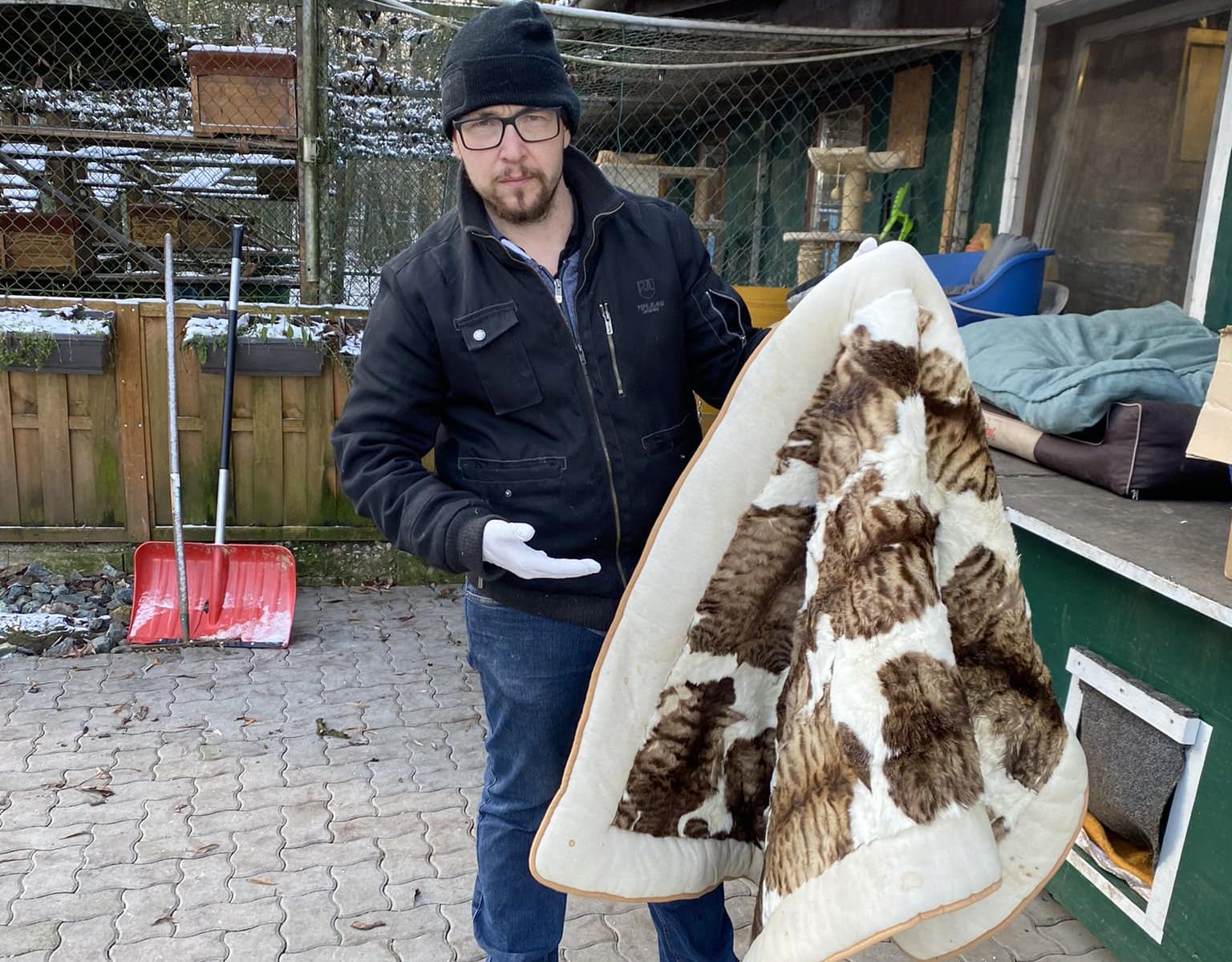 Tierheim erhielt Decke aus 15 toten Katzen