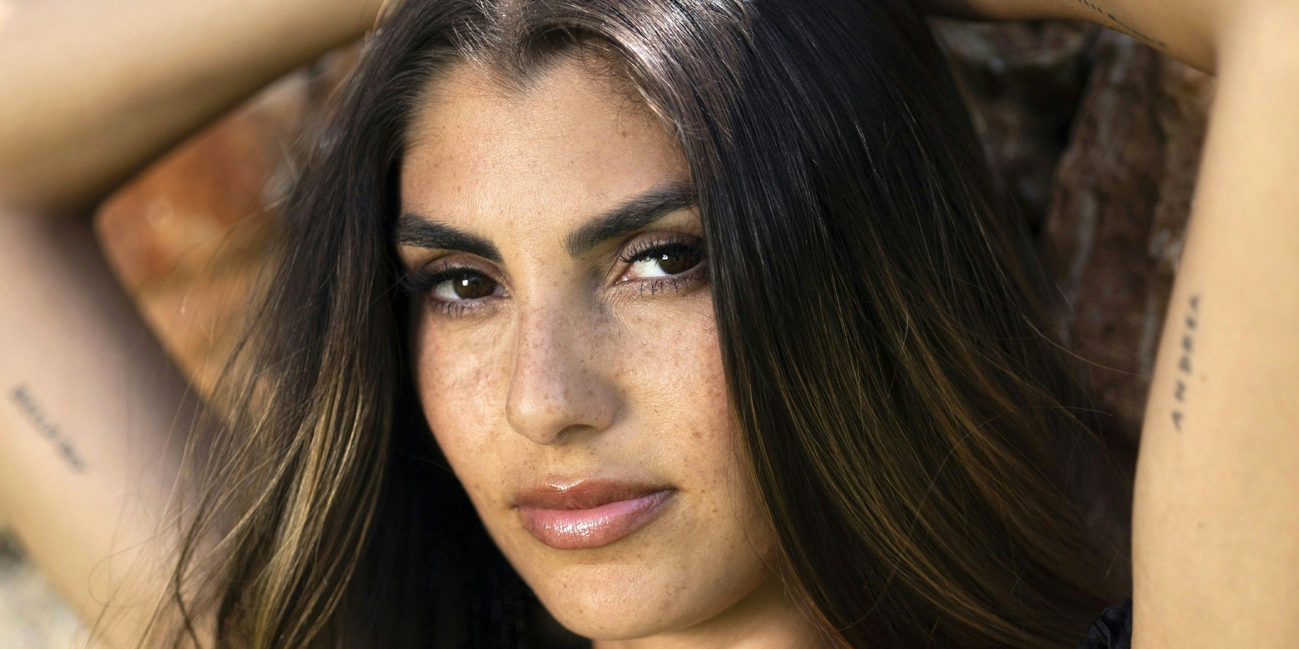 Yeliz Koc ist die Single-Lady  Die Verwendung des sendungsbezogenen Materials ist nur mit dem Hinweis und Verlinkung auf RTL+ gestattet.