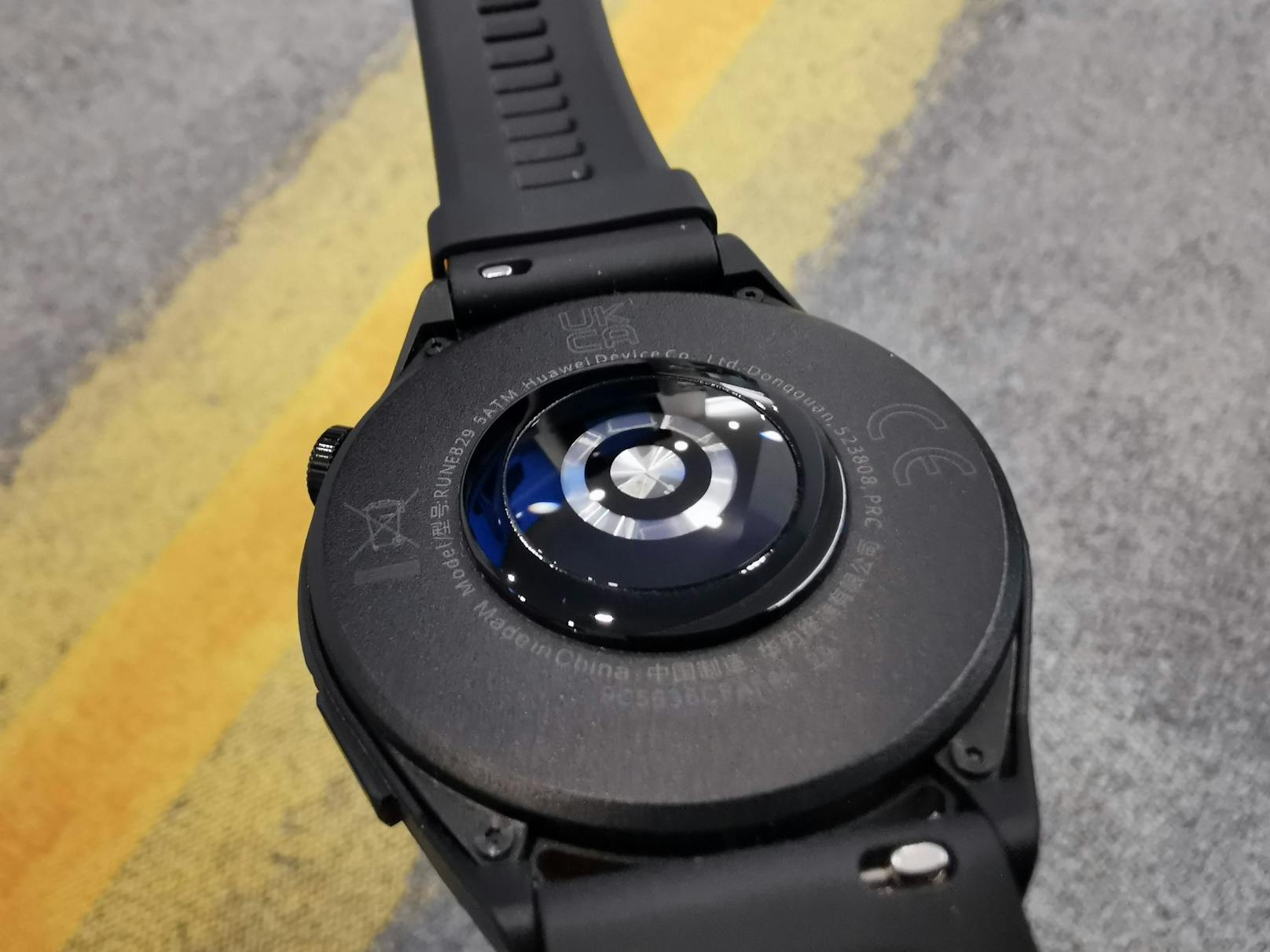 ...zeigt aber schnell: Abgespeckt wurde bei der Huawei Watch GT 3 SE beinahe nur das Äußere. Die neue Smartwatch sieht weit sportlicher aus als ihre eleganten...