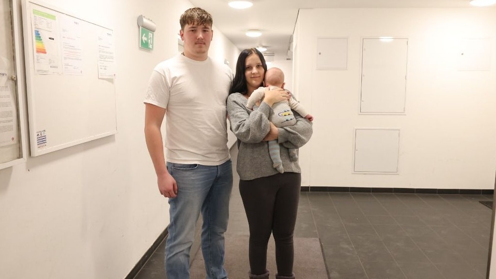 Lucas (19) und Freundin Janine (20) sind verzweifelt: Ihr Kühlschrank verschwand im Stiegenhaus.