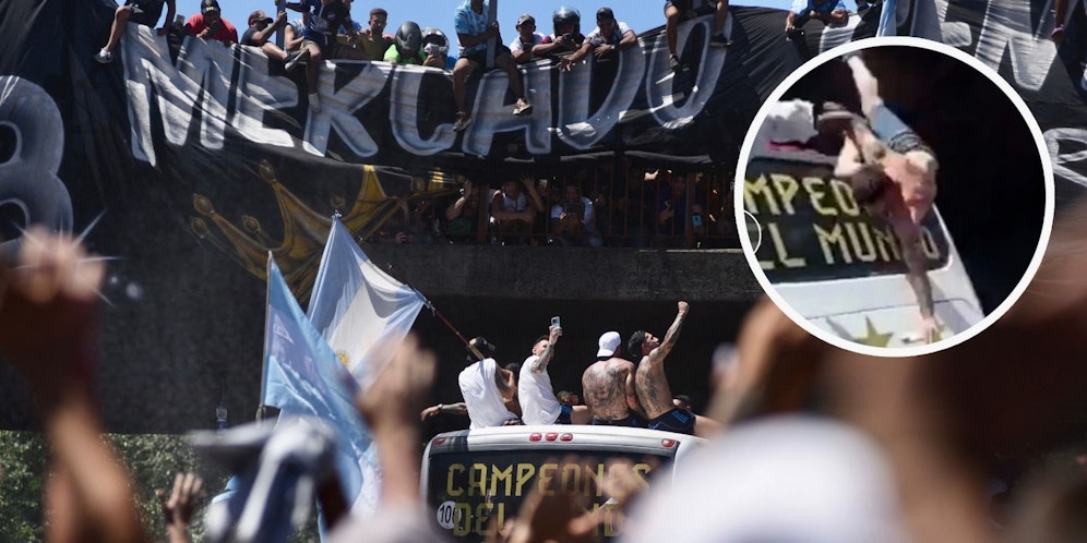 Fans versuchen, von der Brücke in den Bus zu springen. Einer verfehlt ihn, stürzt ab. Über seinen Gesundheitszustand ist nichts bekannt. Die Parade wird abgebrochen.