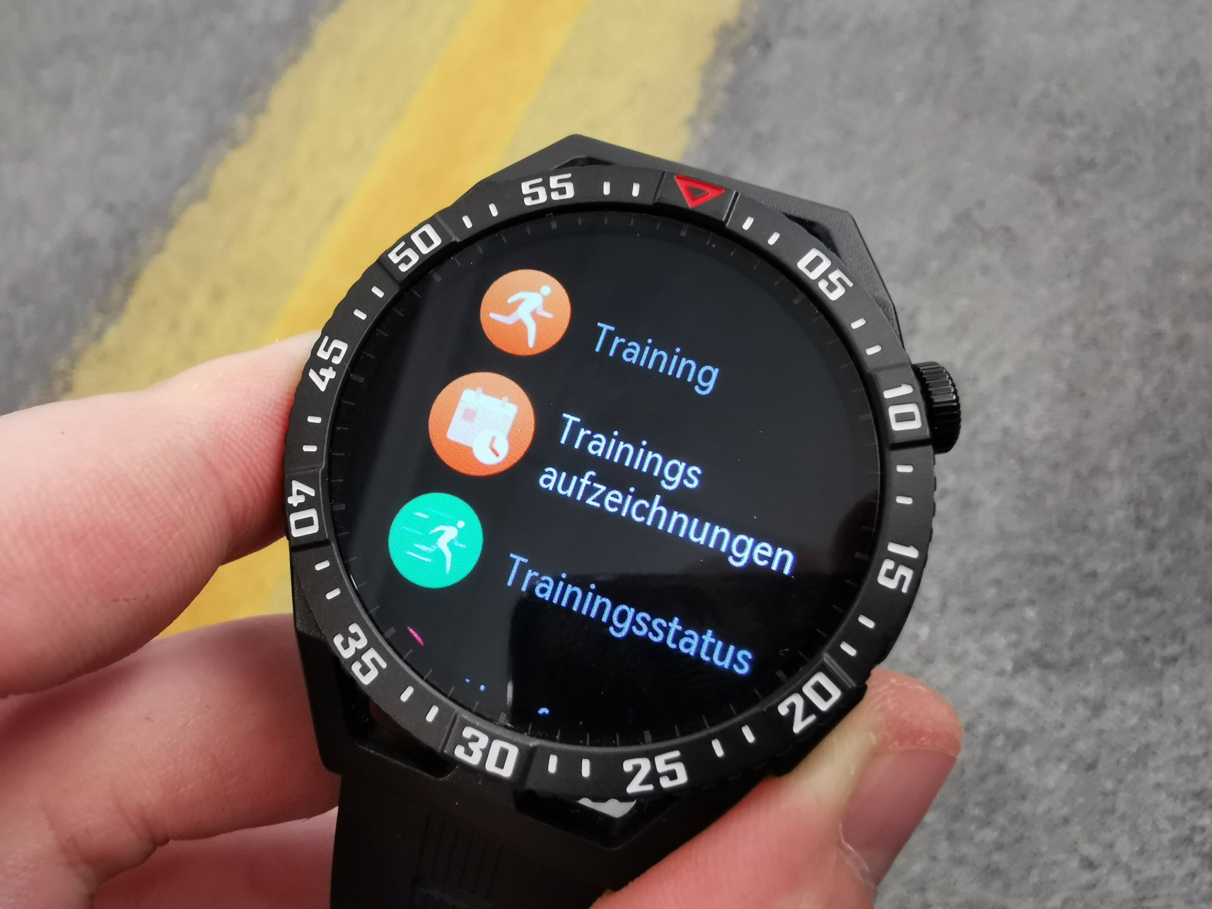 Huawei Watch GT 3 SE im Test – statt App-Kacheln gibt es nun wieder eine Anwendungsliste.