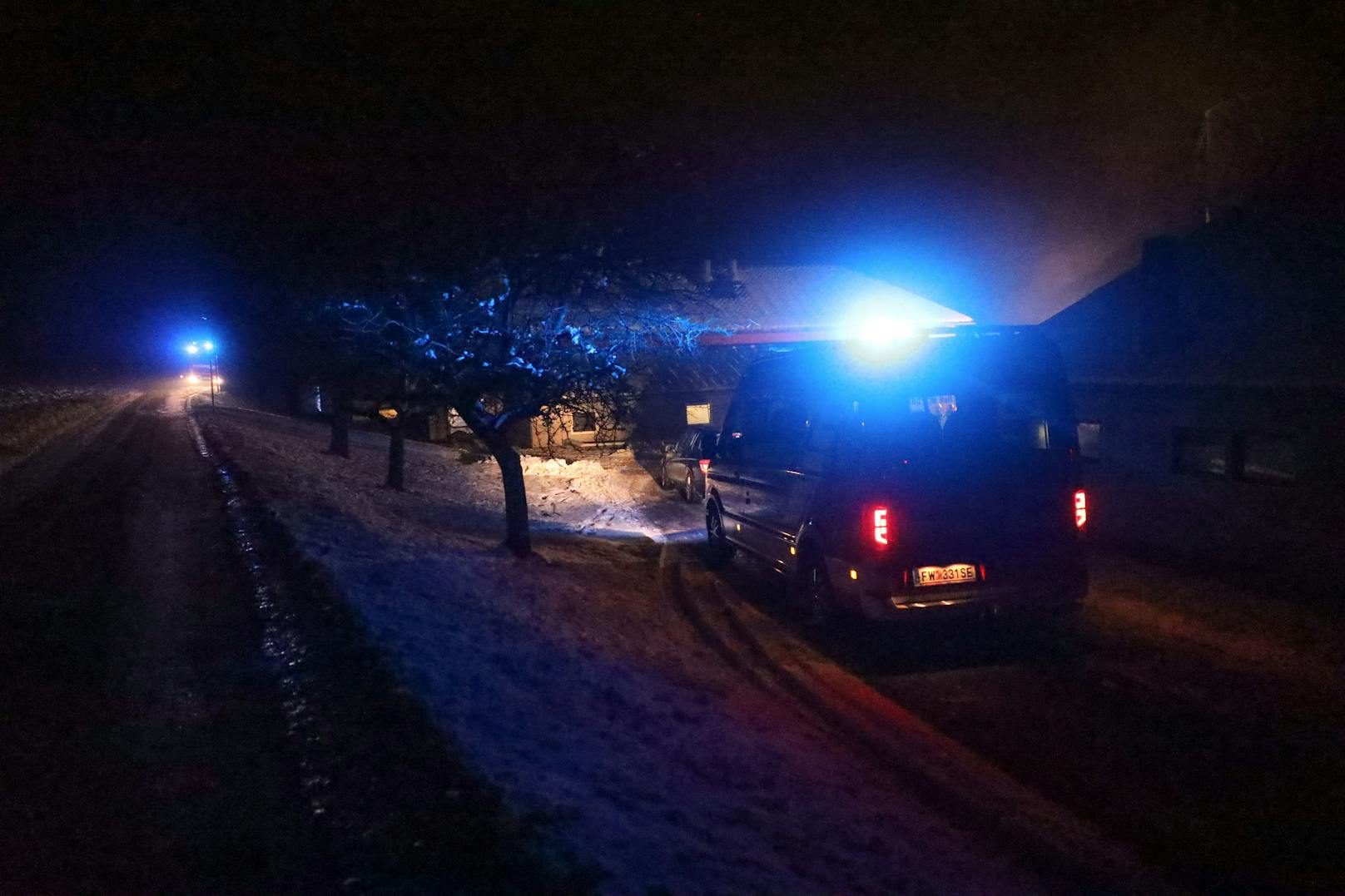 Ein Brand im Stall eines Bauernhofes in Bad Hall (Bezirk Steyr-Land) am späten Dienstagabend wurde zum Glück noch rechtzeitig entdeckt, bevor es vermutlich zu einem Großbrand gekommen wäre.