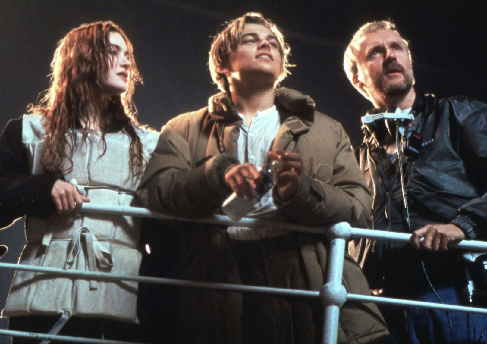 James Cameron 1997 beim Titanic-Dreh mit Kate Winslet und Leonardo DiCaprio.