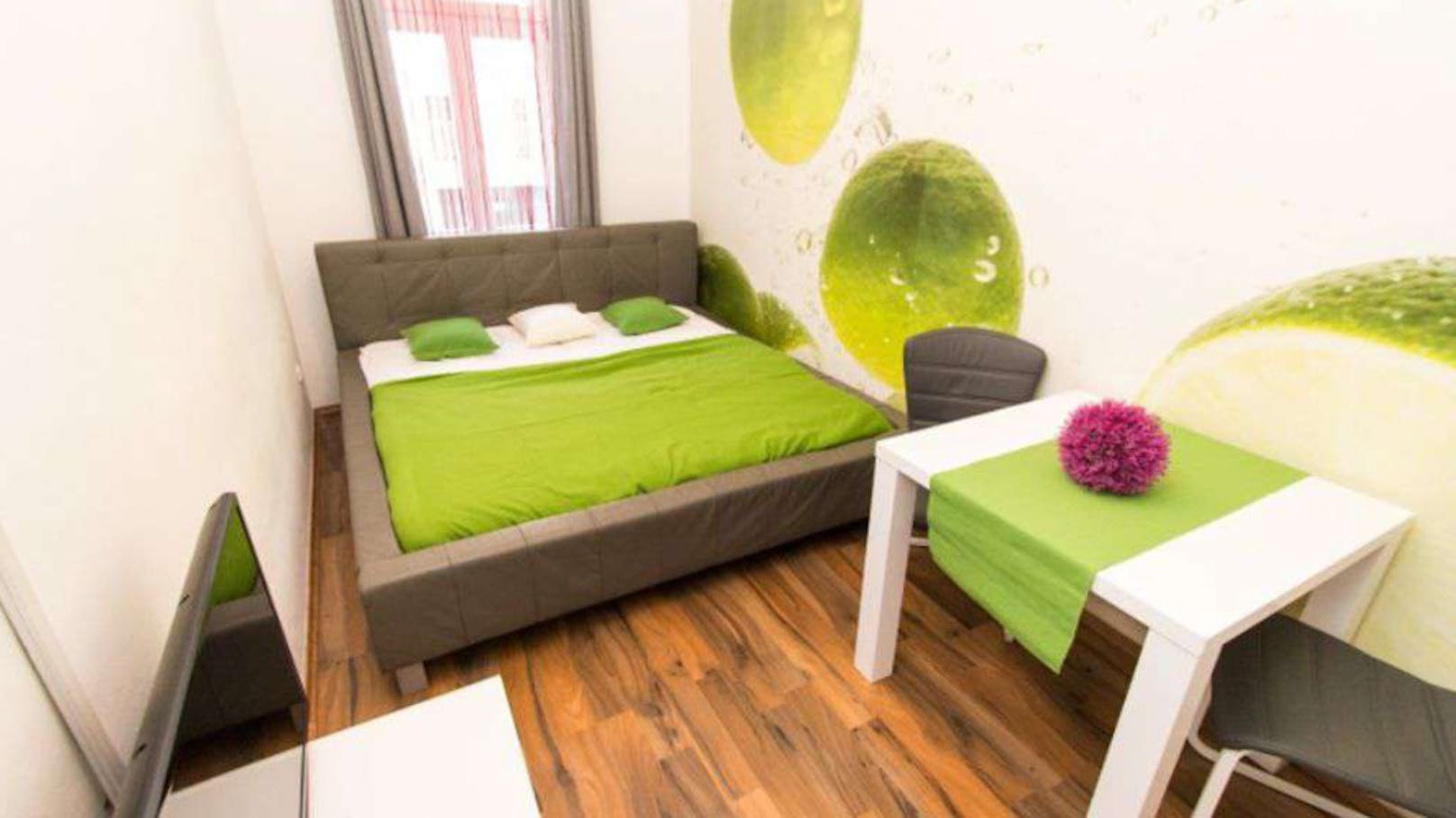 Als "Einzimmerwohnung für zwei Personen" wird die Wohnung angeboten. Zu zweit kann man sich das Apartment in Ottakring vielleicht auch leisten.