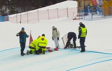 Das ÖSV-Ass wurde minutenlang auf der Piste behandelt.