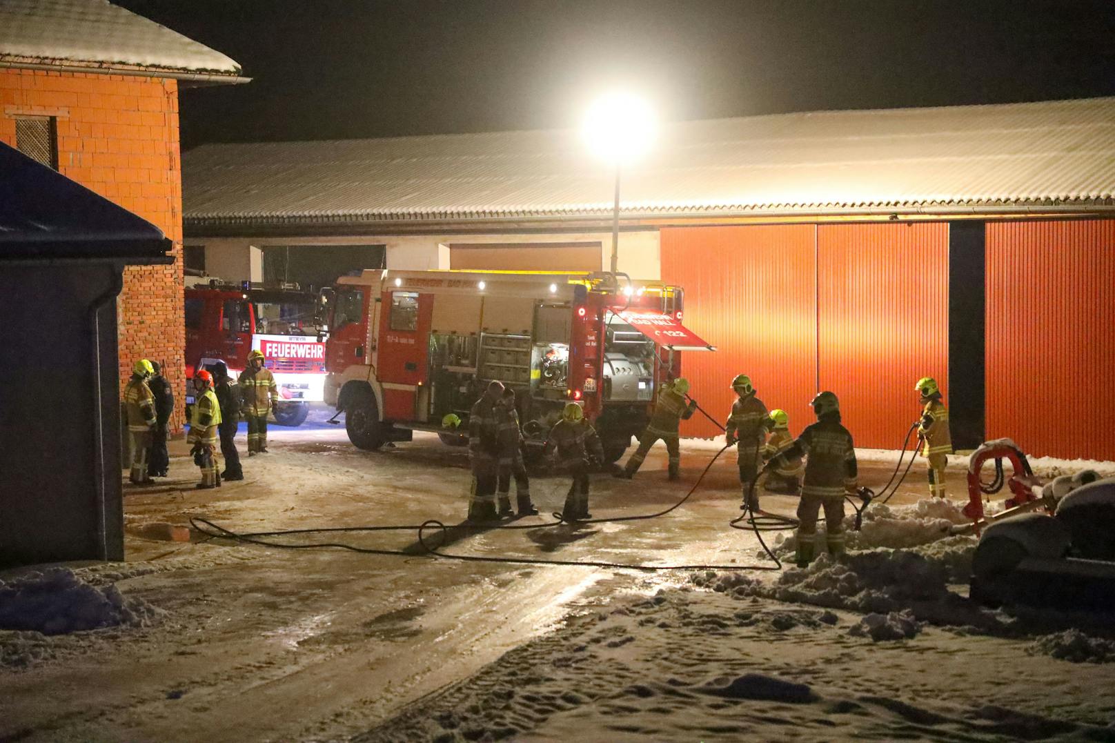 Ein Brand im Stall eines Bauernhofes in Bad Hall (Bezirk Steyr-Land) am späten Dienstagabend wurde zum Glück noch rechtzeitig entdeckt, bevor es vermutlich zu einem Großbrand gekommen wäre.