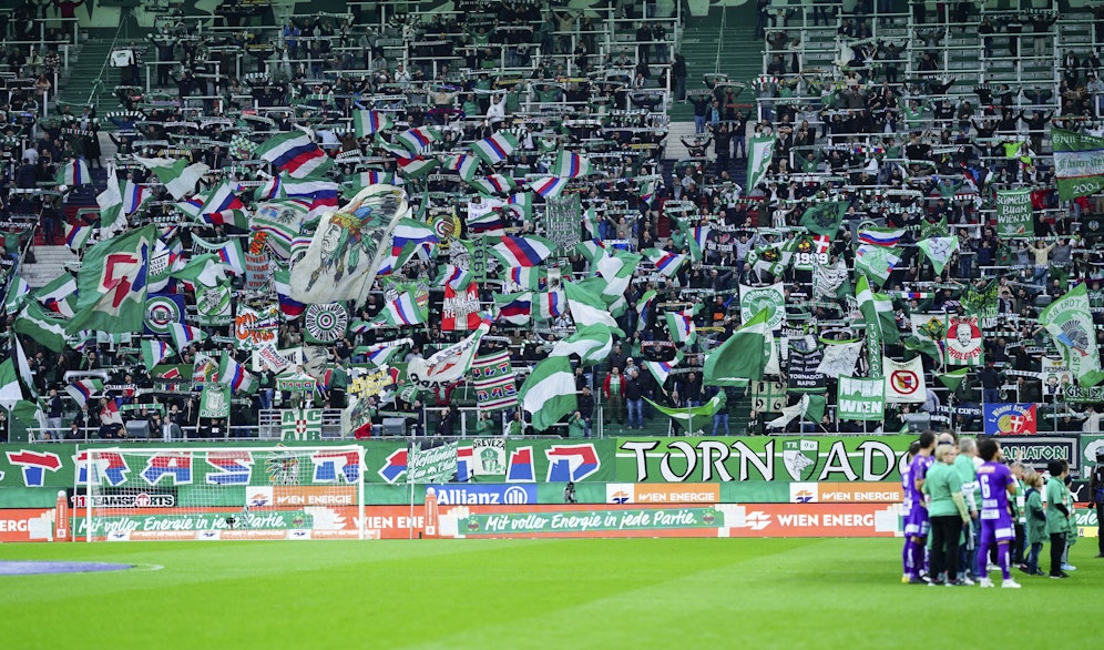 Die Rapid-Fans des Block West.