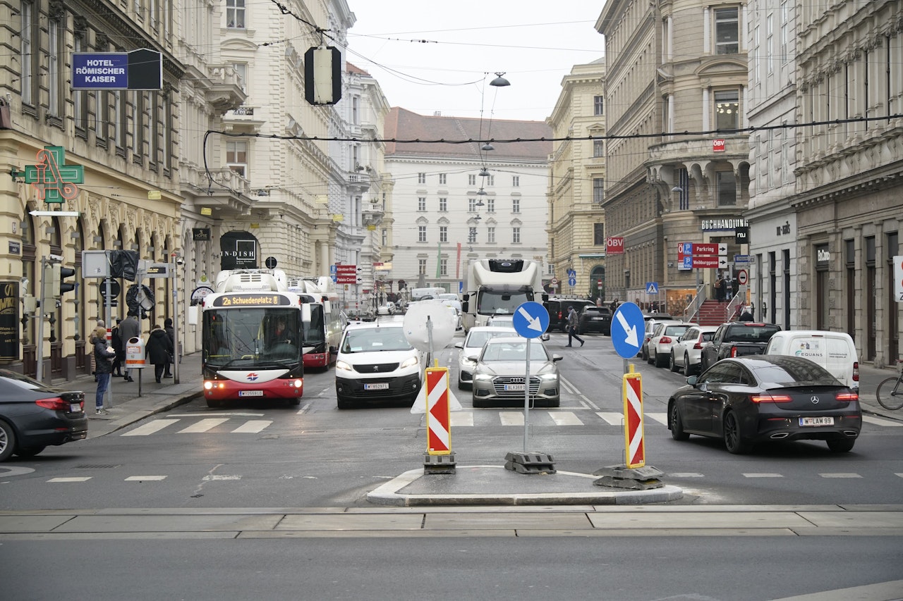 Heute.at - Neue Verkehrsinsel verursacht täglich Mega-Stau in Wien