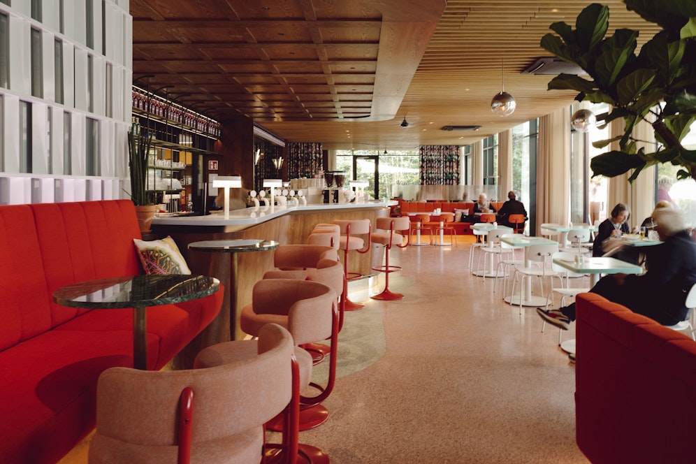 Das Waldcafé Thalersee lädt am Ufer zum Verweilen ein.